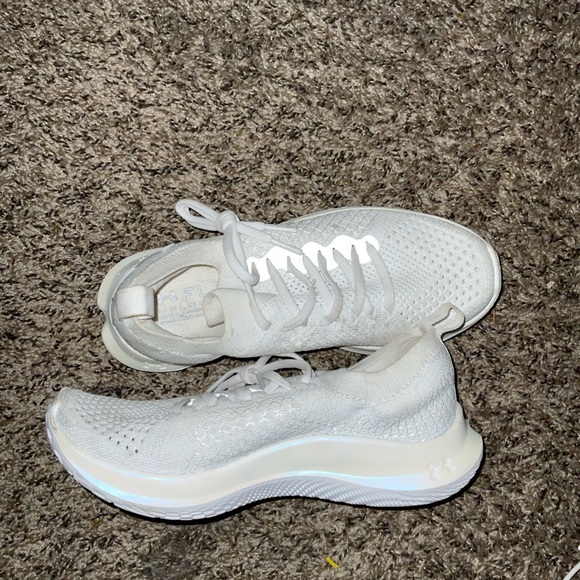 Women’s UA Flow Velociti Wind 2 CN Running Shoes - Picture 2 of 3